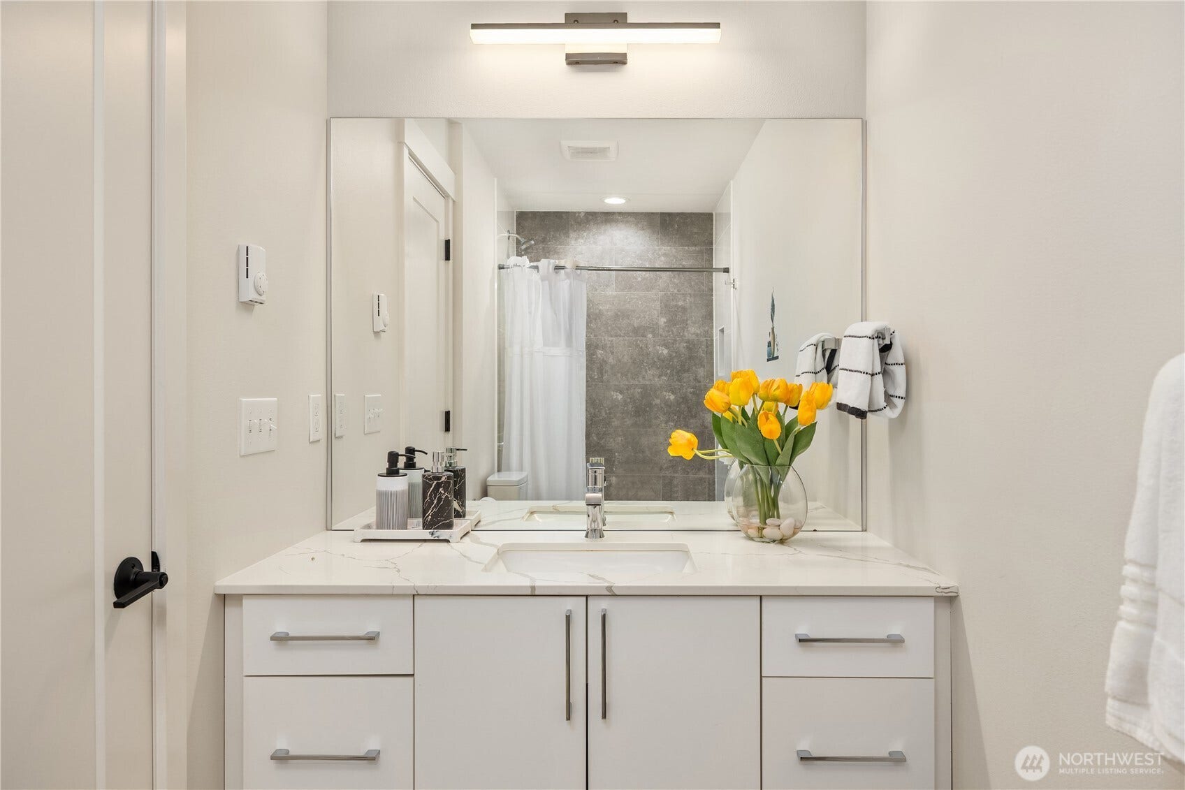 4515 Sunnyside Avenue N, #B, Seattle, WA 98103 4515 Sunnyside Avenue N, #B, Seattle, WA 98103