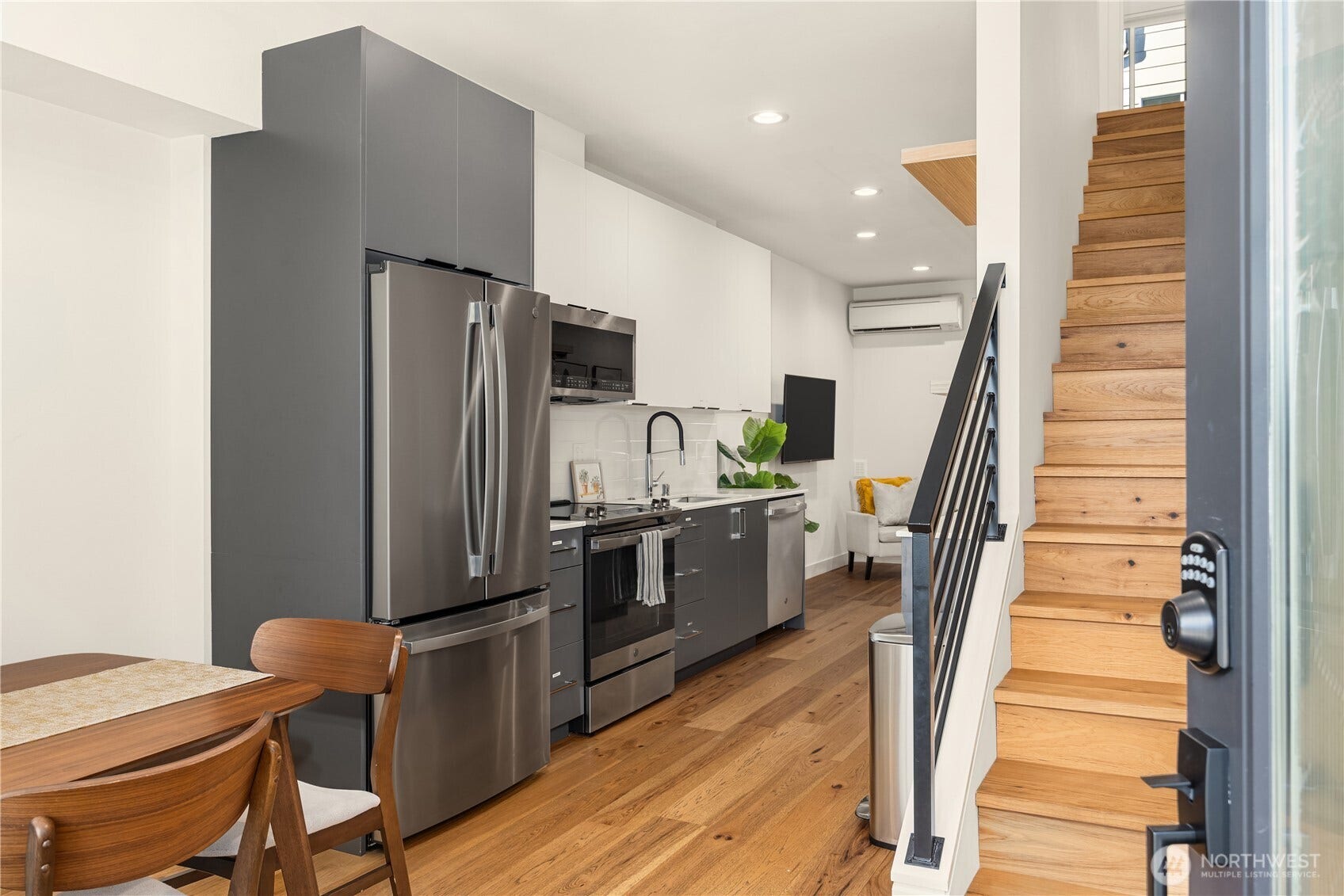 4515 Sunnyside Avenue N, #B, Seattle, WA 98103 4515 Sunnyside Avenue N, #B, Seattle, WA 98103