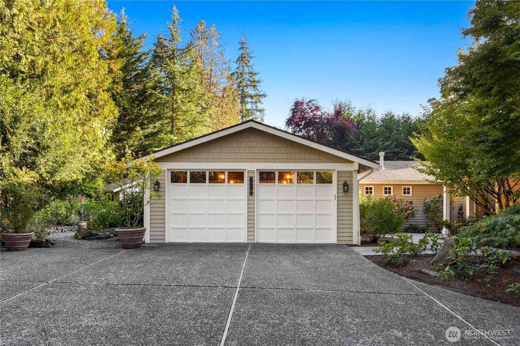 6720 W Mercer Way, Mercer Island, WA 98040 6720 W Mercer Way, Mercer Island, WA 98040