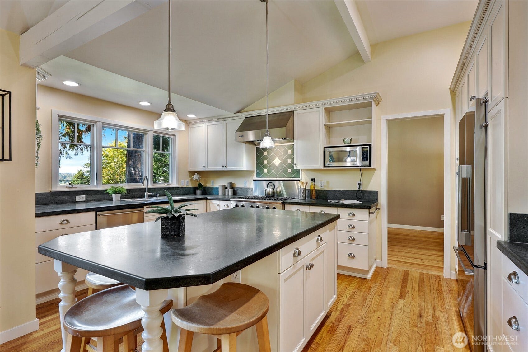 6720 W Mercer Way, Mercer Island, WA 98040 6720 W Mercer Way, Mercer Island, WA 98040
