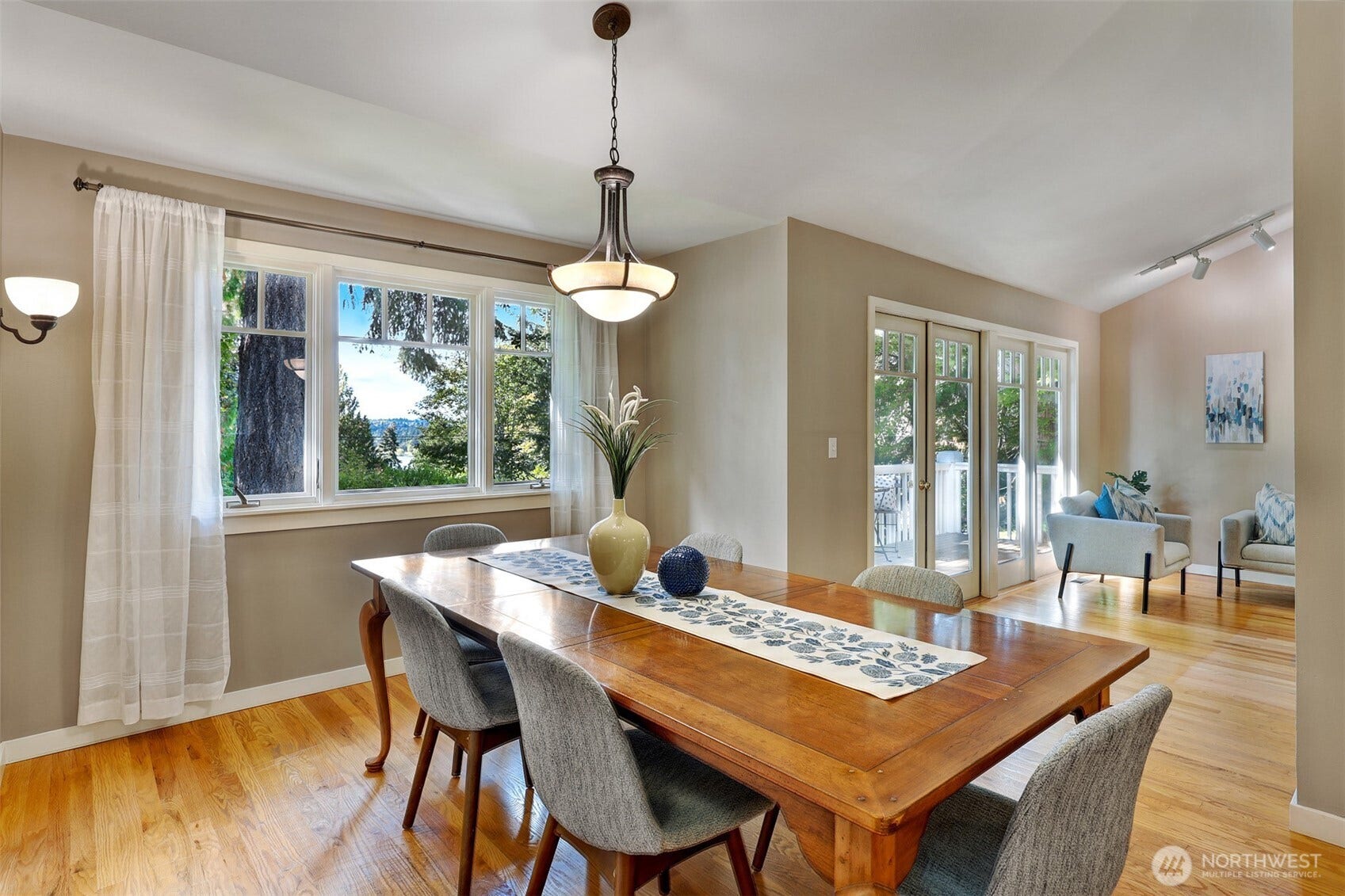 6720 W Mercer Way, Mercer Island, WA 98040 6720 W Mercer Way, Mercer Island, WA 98040