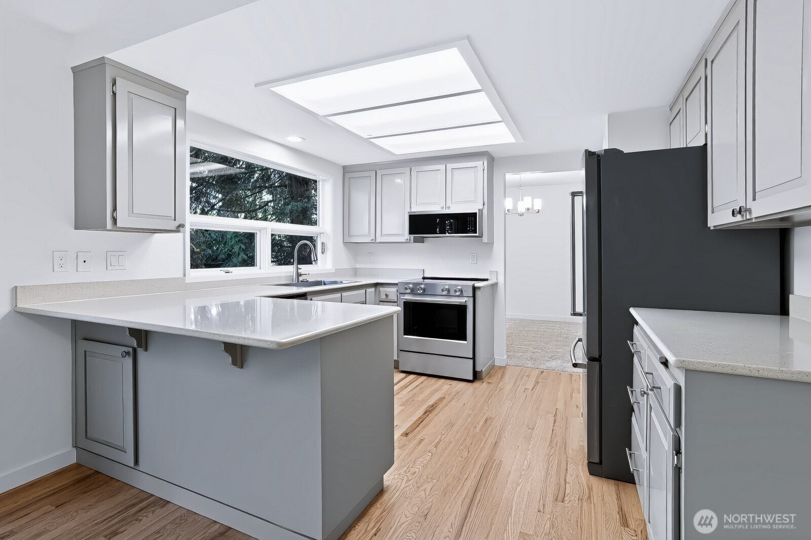 10418 114th Place NE, Kirkland, WA 98033 10418 114th Place NE, Kirkland, WA 98033