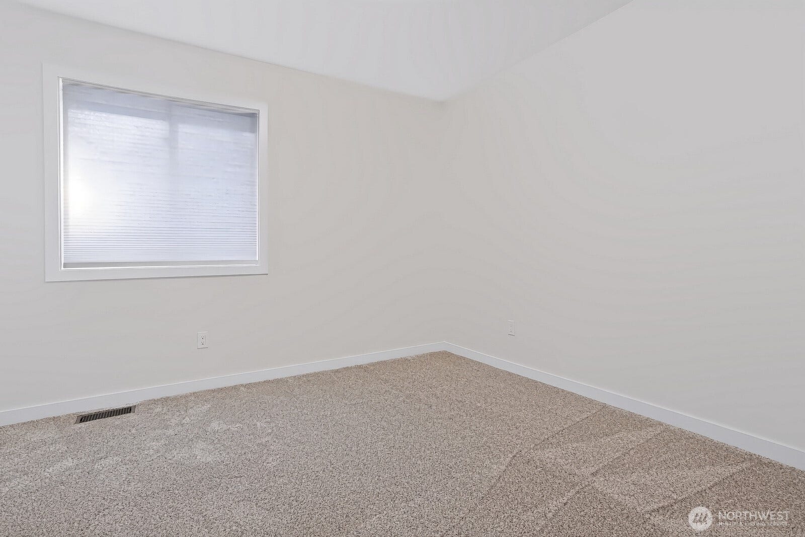 10418 114th Place NE, Kirkland, WA 98033 10418 114th Place NE, Kirkland, WA 98033