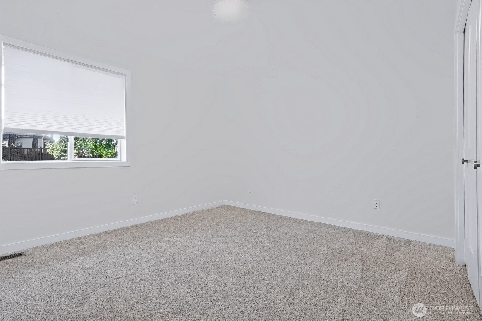 10418 114th Place NE, Kirkland, WA 98033 10418 114th Place NE, Kirkland, WA 98033
