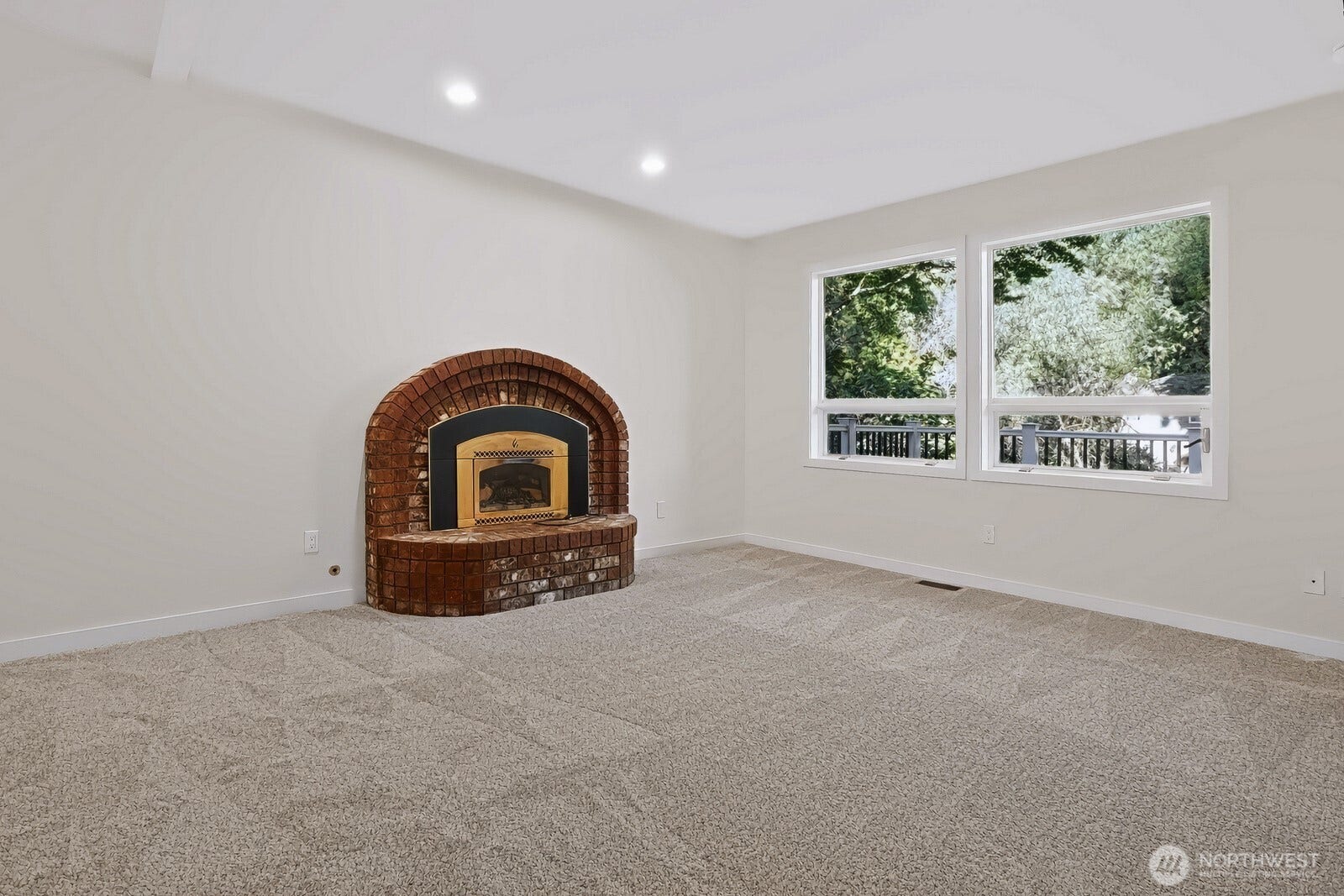 10418 114th Place NE, Kirkland, WA 98033 10418 114th Place NE, Kirkland, WA 98033