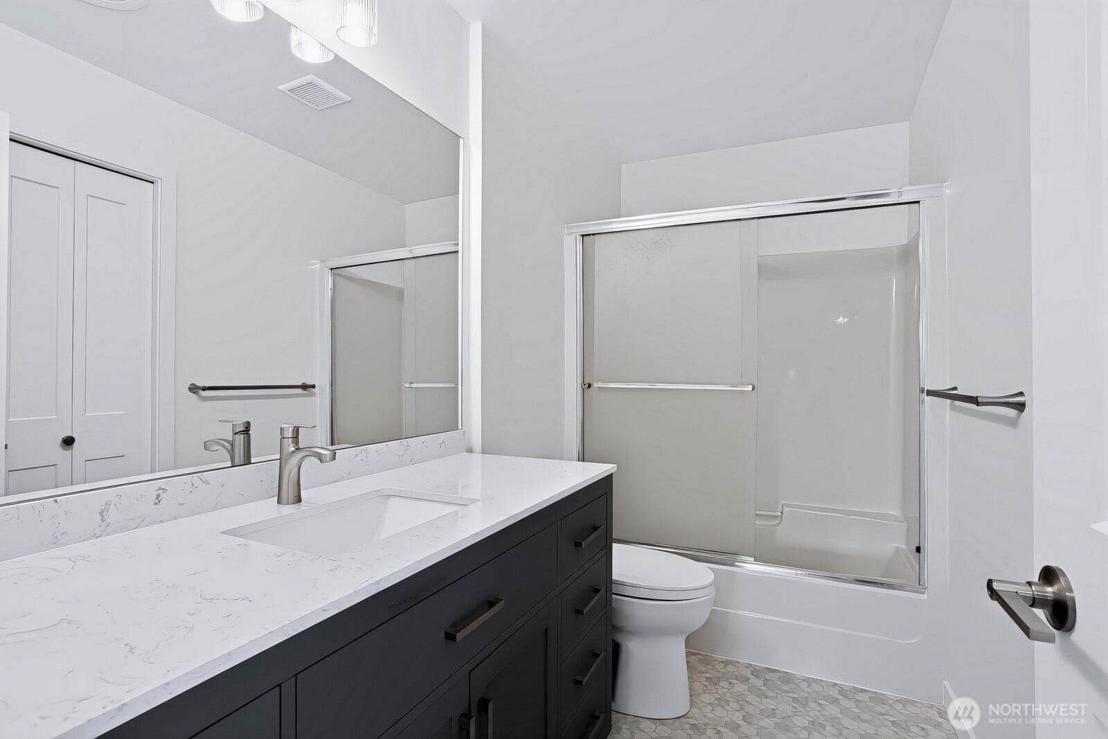 10418 114th Place NE, Kirkland, WA 98033 10418 114th Place NE, Kirkland, WA 98033