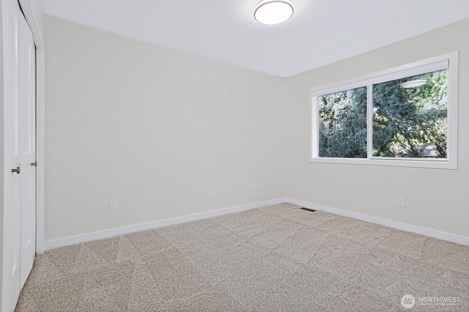 10418 114th Place NE, Kirkland, WA 98033 10418 114th Place NE, Kirkland, WA 98033