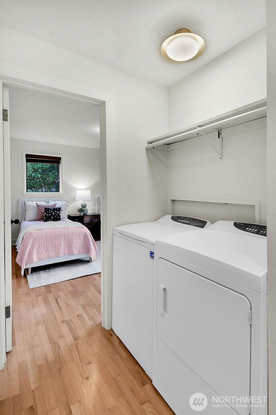 9013 25th Avenue NE, Seattle, WA 98115 Laundry