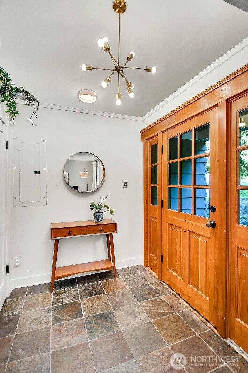 9013 25th Avenue NE, Seattle, WA 98115 Bright large foyer with heated floors and a large entry closet.