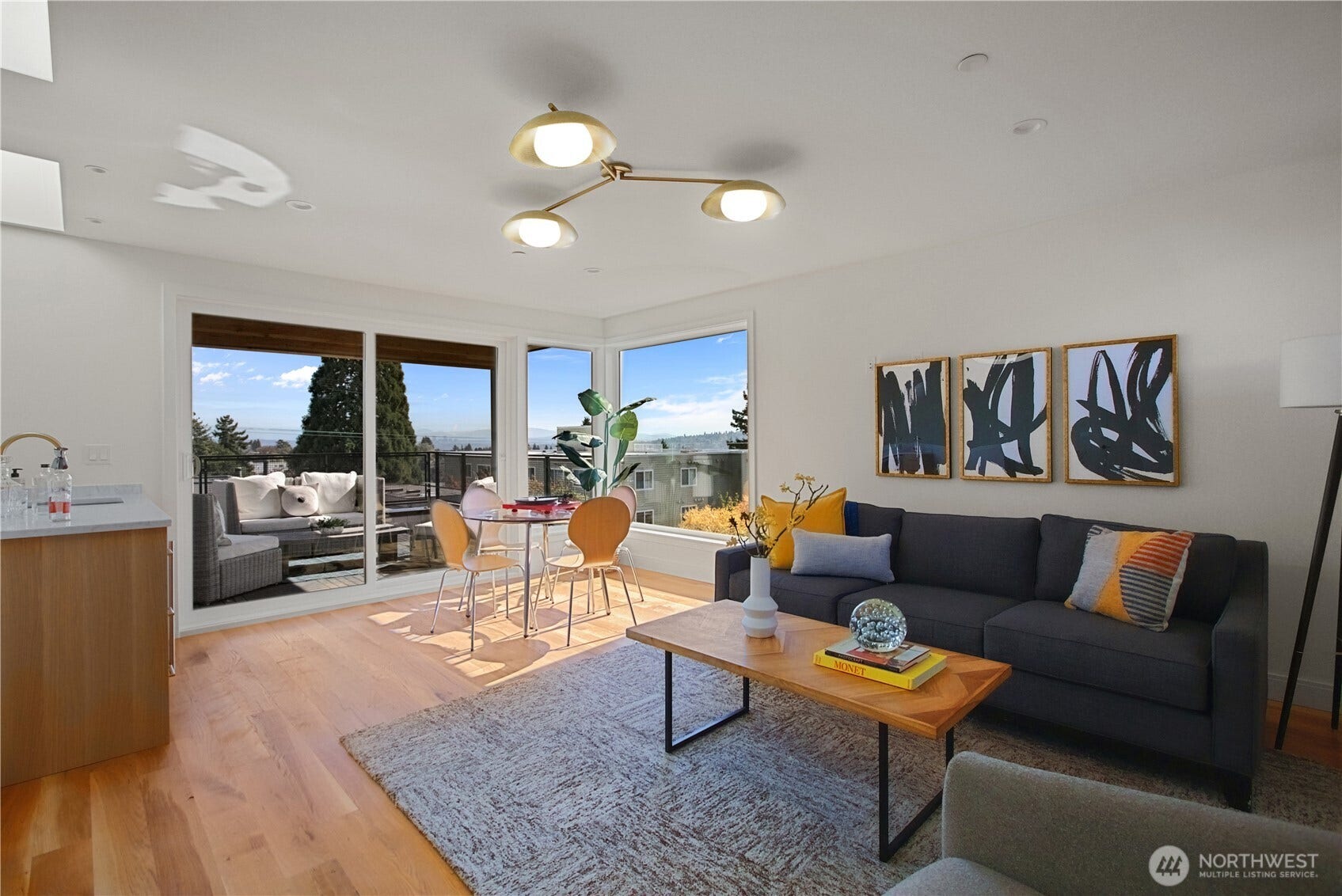 4469 Linden Avenue N, Seattle, WA 98103 Rec room