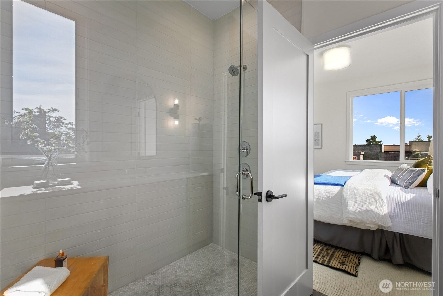 4469 Linden Avenue N, Seattle, WA 98103 Primary bath
