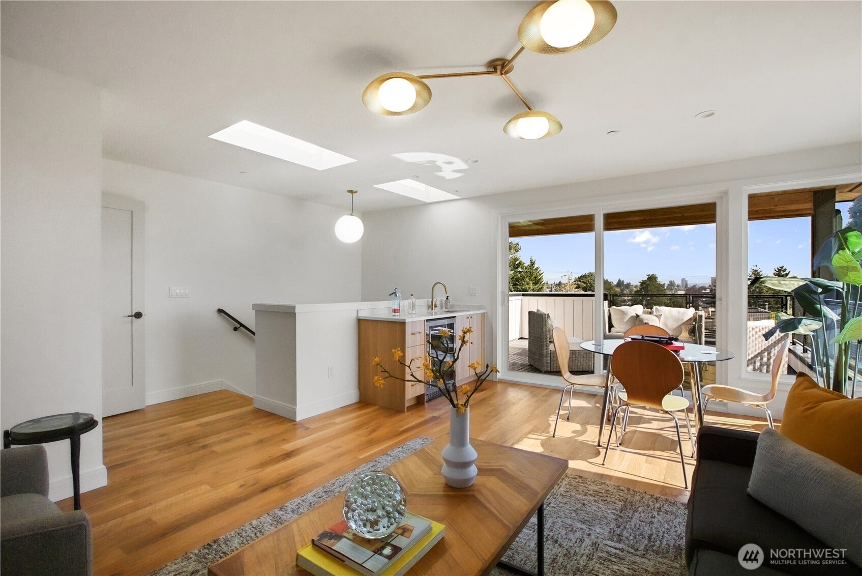 4469 Linden Avenue N, Seattle, WA 98103 Rec room