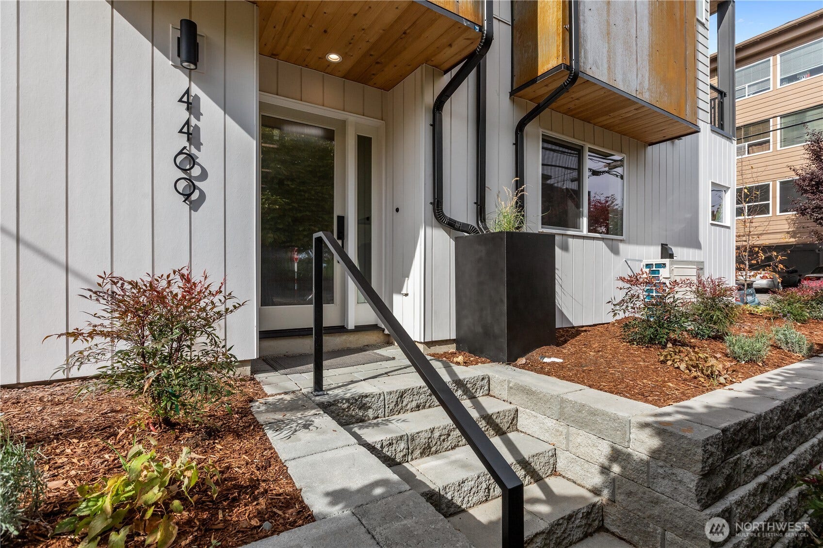 4469 Linden Avenue N, Seattle, WA 98103 4469 Linden Avenue N, Seattle, WA 98103