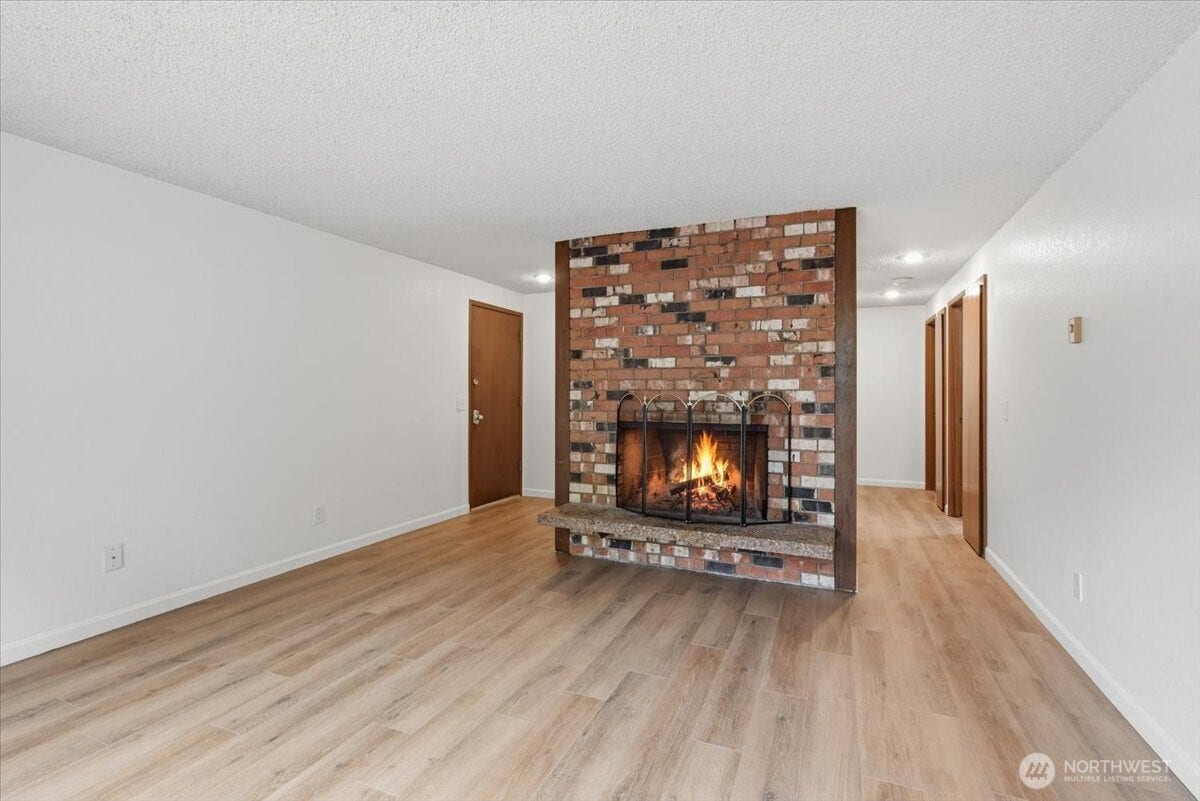 19433 28th Avenue NE, #B, Lake Forest Park, WA 98155 19433 28th Avenue NE, #B, Lake Forest Park, WA 98155