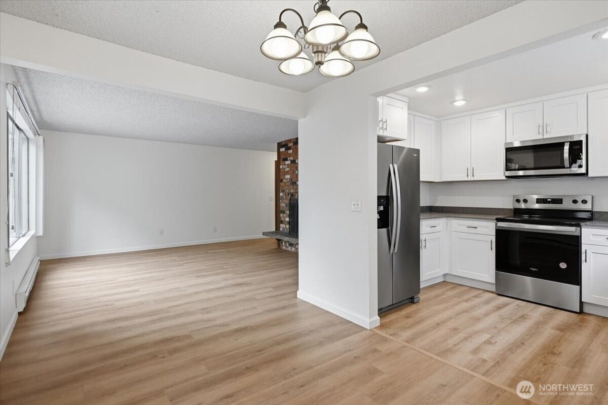 19433 28th Avenue NE, #B, Lake Forest Park, WA 98155 19433 28th Avenue NE, #B, Lake Forest Park, WA 98155