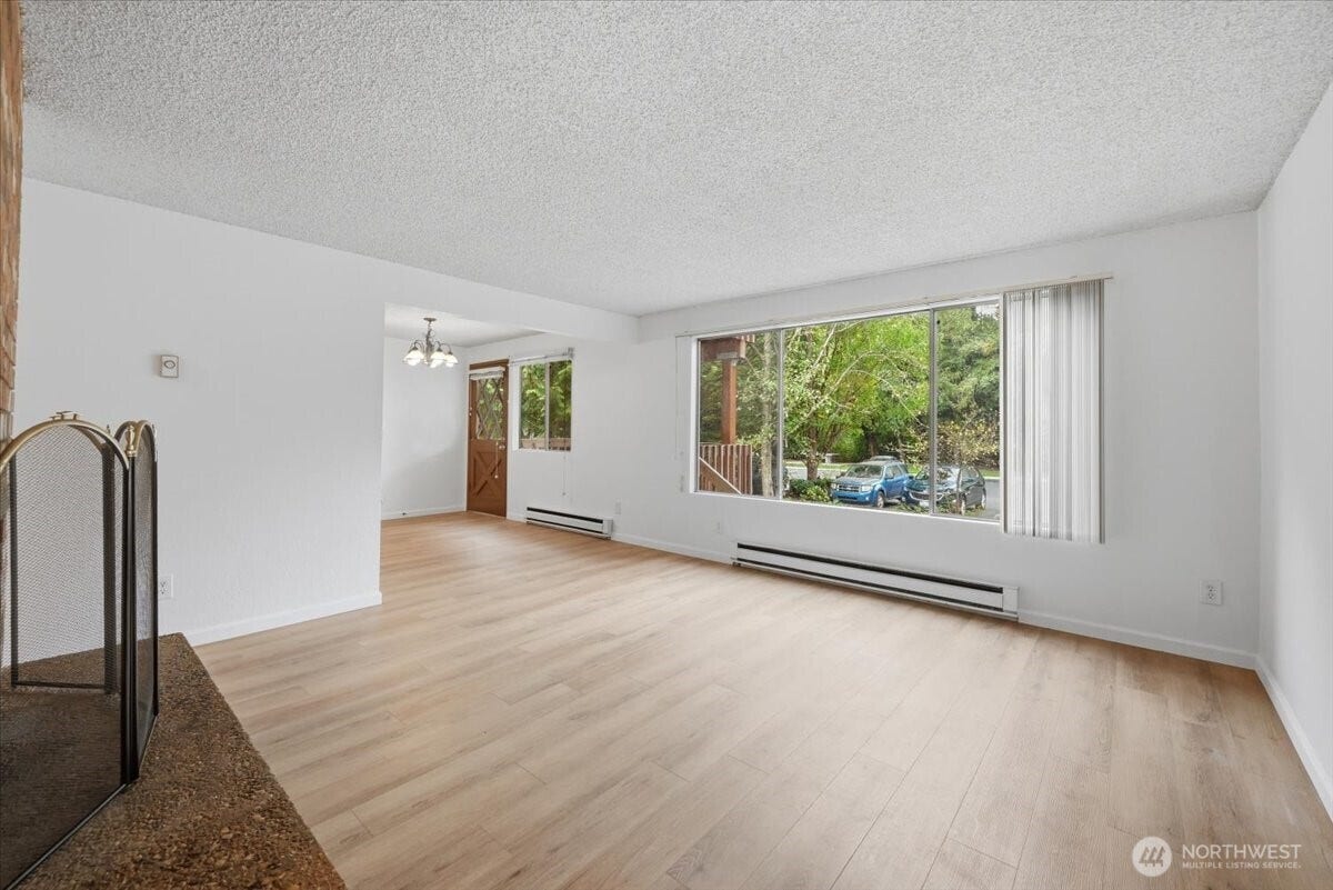 19433 28th Avenue NE, #B, Lake Forest Park, WA 98155 19433 28th Avenue NE, #B, Lake Forest Park, WA 98155