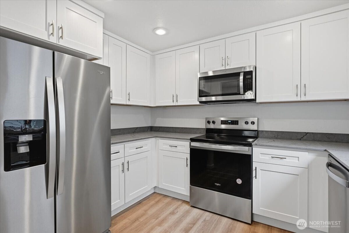 19433 28th Avenue NE, #B, Lake Forest Park, WA 98155 19433 28th Avenue NE, #B, Lake Forest Park, WA 98155