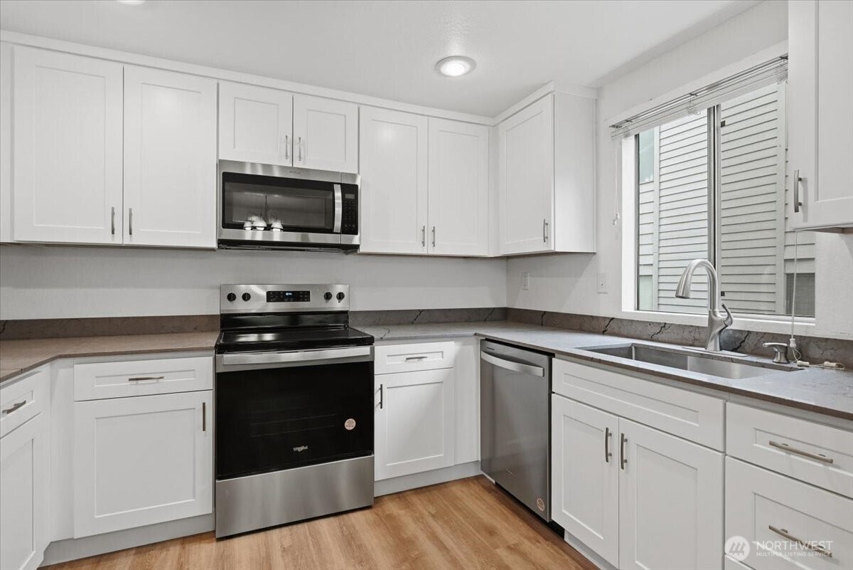 19433 28th Avenue NE, #B, Lake Forest Park, WA 98155 19433 28th Avenue NE, #B, Lake Forest Park, WA 98155