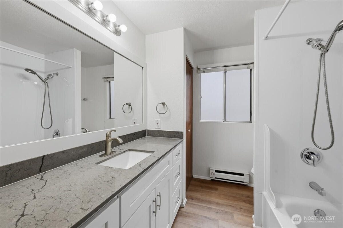 19433 28th Avenue NE, #B, Lake Forest Park, WA 98155 19433 28th Avenue NE, #B, Lake Forest Park, WA 98155