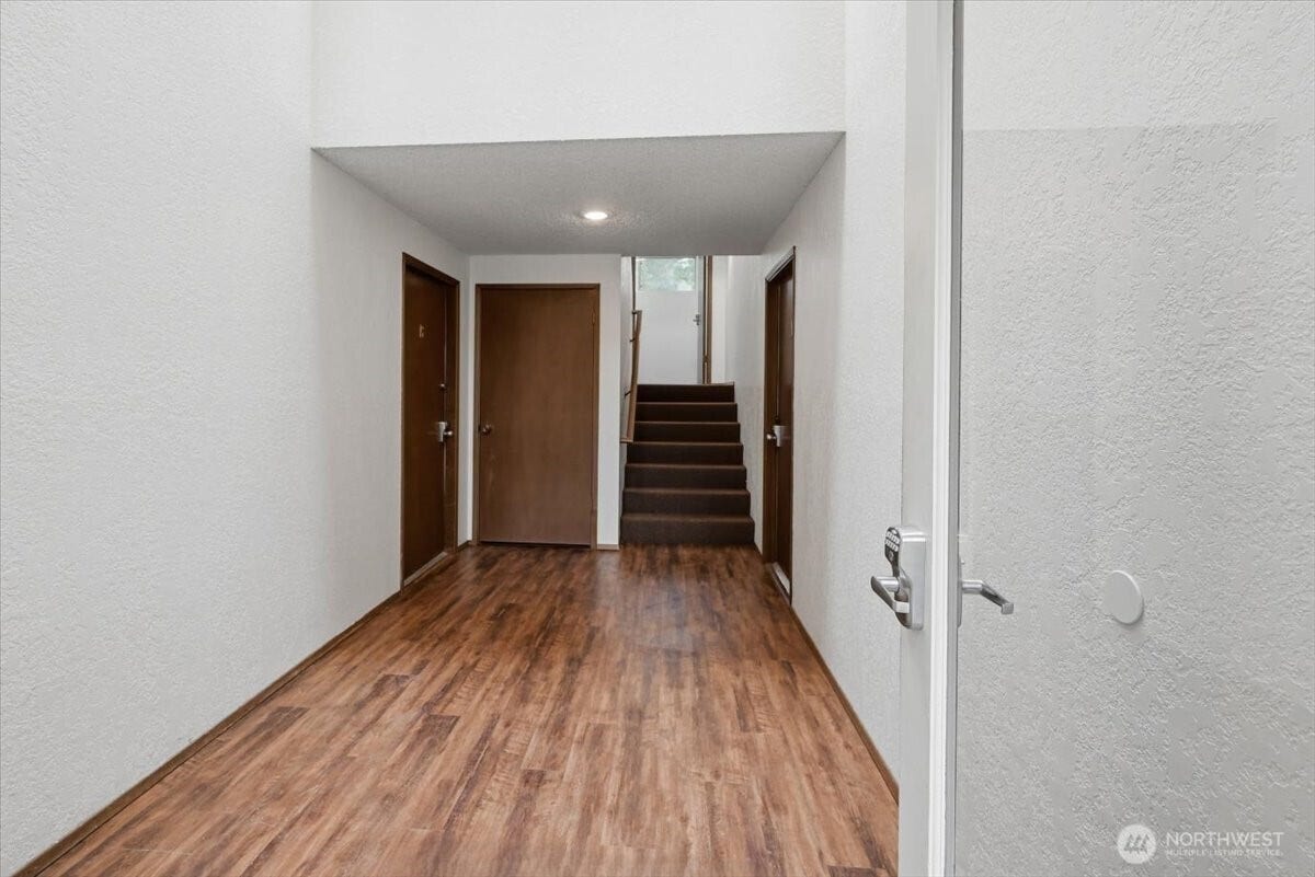 19433 28th Avenue NE, #B, Lake Forest Park, WA 98155 19433 28th Avenue NE, #B, Lake Forest Park, WA 98155