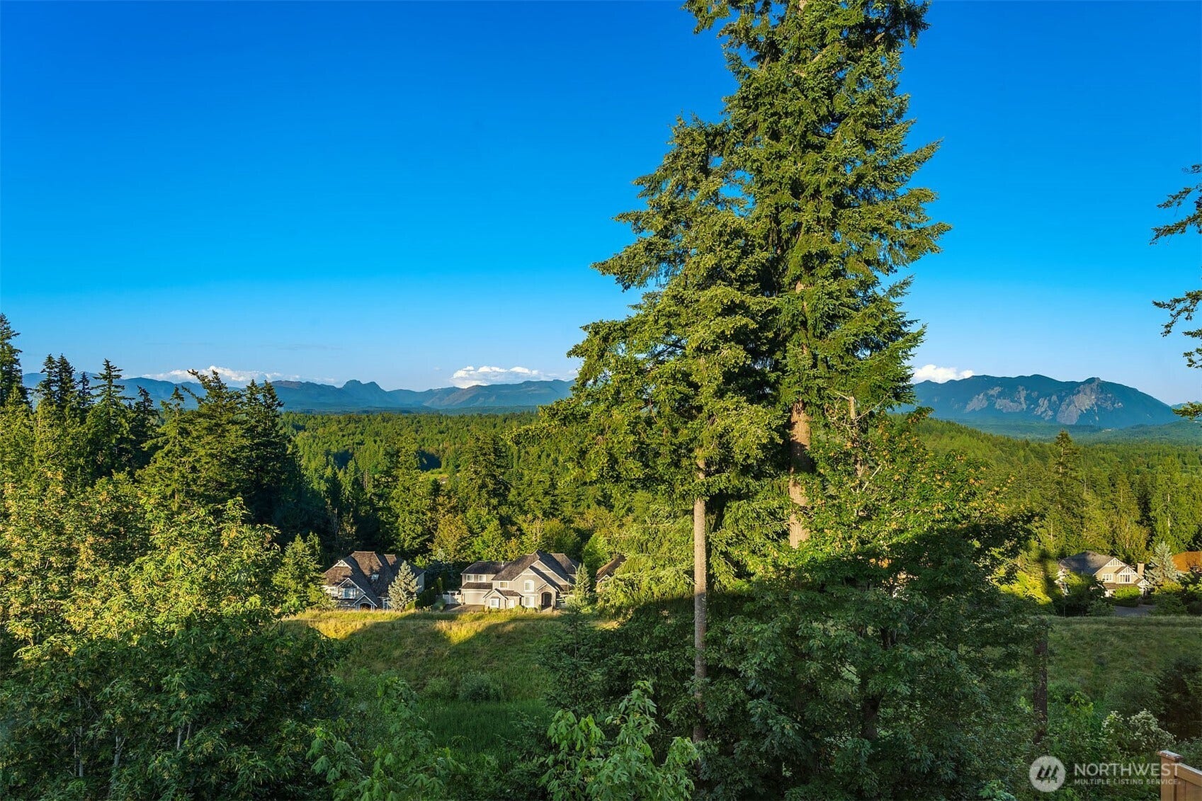 1836 273rd Place SE, Sammamish, WA 98075 Enjoy the best of Pacific Northwest living with mountain views, green space, privacy and easy access to nearby amenities.