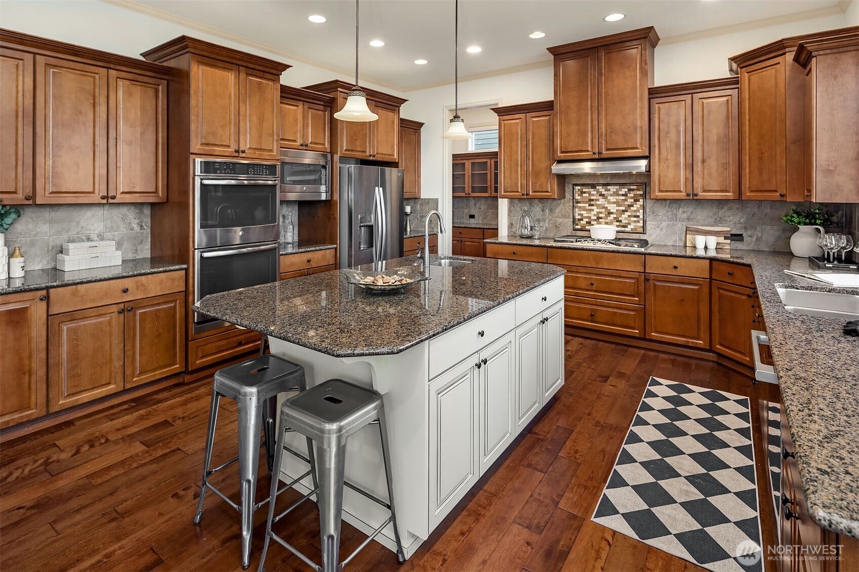 1836 273rd Place SE, Sammamish, WA 98075 The expansive island creates a natural gathering place in this thoughtfully designed chef's kitchen.