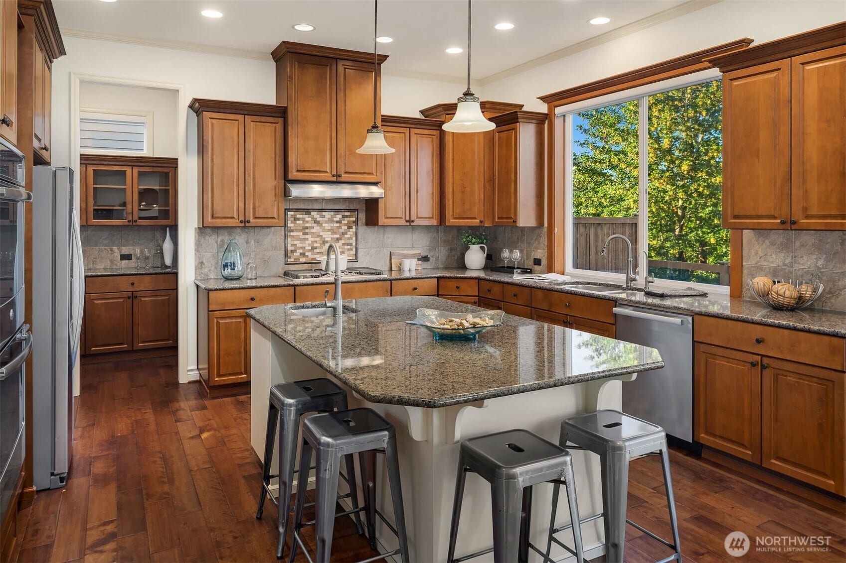 1836 273rd Place SE, Sammamish, WA 98075 Designed with the home chef in mind, this kitchen combines timeless finishes with thoughtful modern functionality.