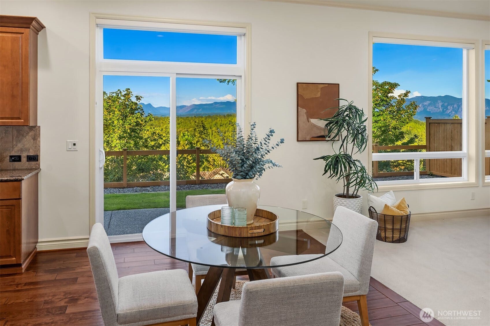 1836 273rd Place SE, Sammamish, WA 98075 Designed to embrace its surroundings, the great room is filled with natural light and framed by extraordinary views.