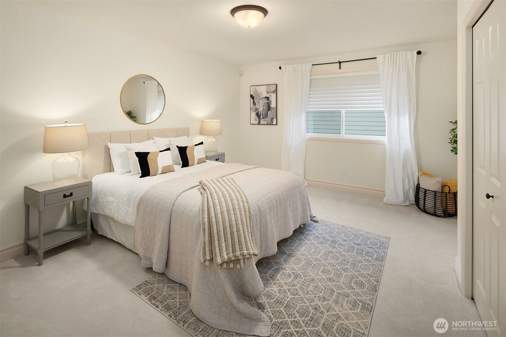 1836 273rd Place SE, Sammamish, WA 98075 A tranquil bedroom retreat with plenty of room to relax, unwind and recharge.