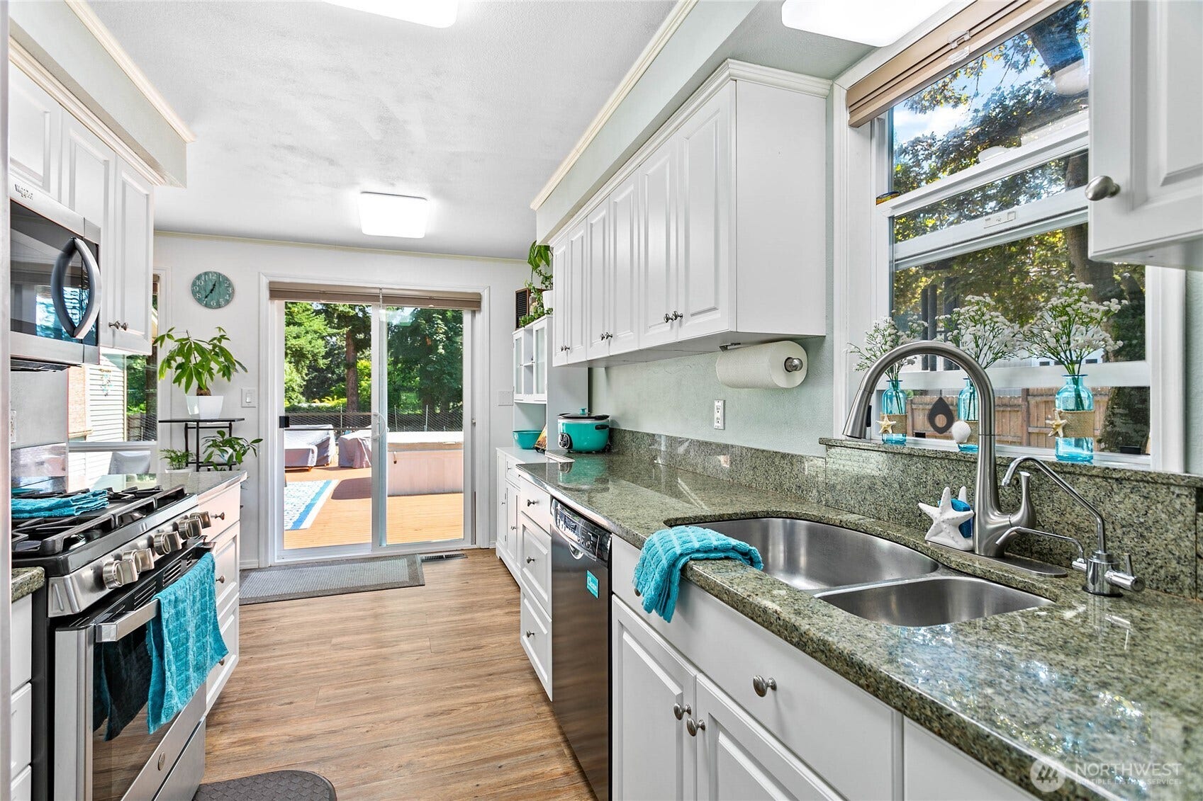 2348 Yew Street Road, Bellingham, WA 98229 2348 Yew Street Road, Bellingham, WA 98229