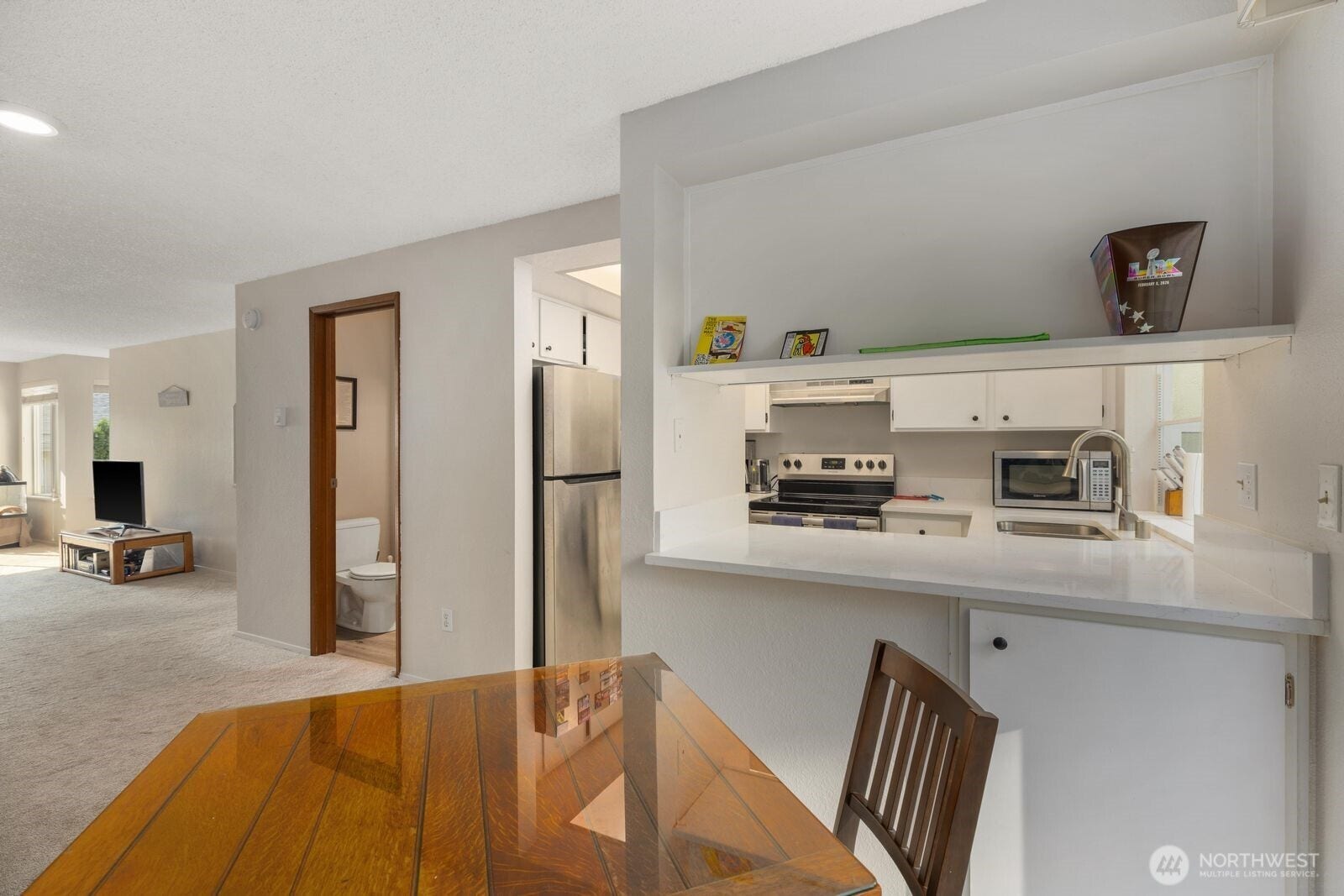 11802 98th Avenue NE, #B6, Kirkland, WA 98034 Great sized dining room that opens into the kitchen and living room. And flows onto your own private deck providing a truly great space.