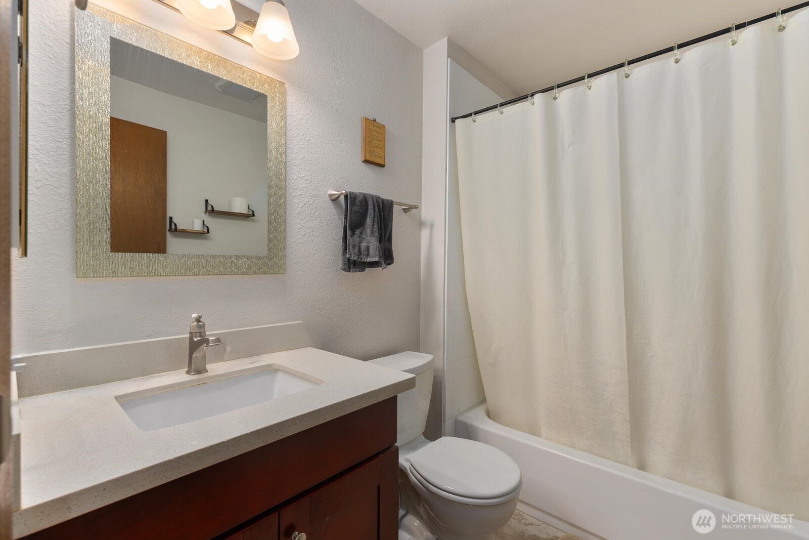 11802 98th Avenue NE, #B6, Kirkland, WA 98034 Full bathroom on the upper floor is perfectly sized and has been updated to the current day look and feel.