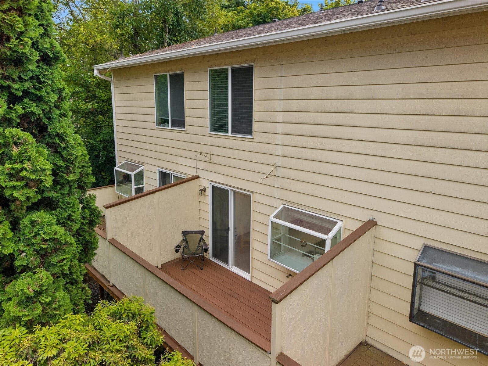 11802 98th Avenue NE, #B6, Kirkland, WA 98034 Spacious private deck which provides a great place to relax.