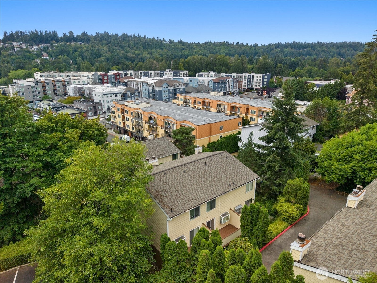11802 98th Avenue NE, #B6, Kirkland, WA 98034 Truly an exceptional location! Walking distance to everything and so commuter friendly! Minutes to downtown Kirkland and all it has to offer. Take the walking trail directly into downtown Kirkland and the waterfront!