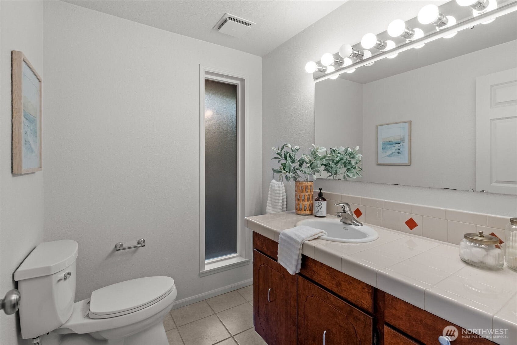8812 86th Avenue NW, Gig Harbor, WA 98335 Powder Room