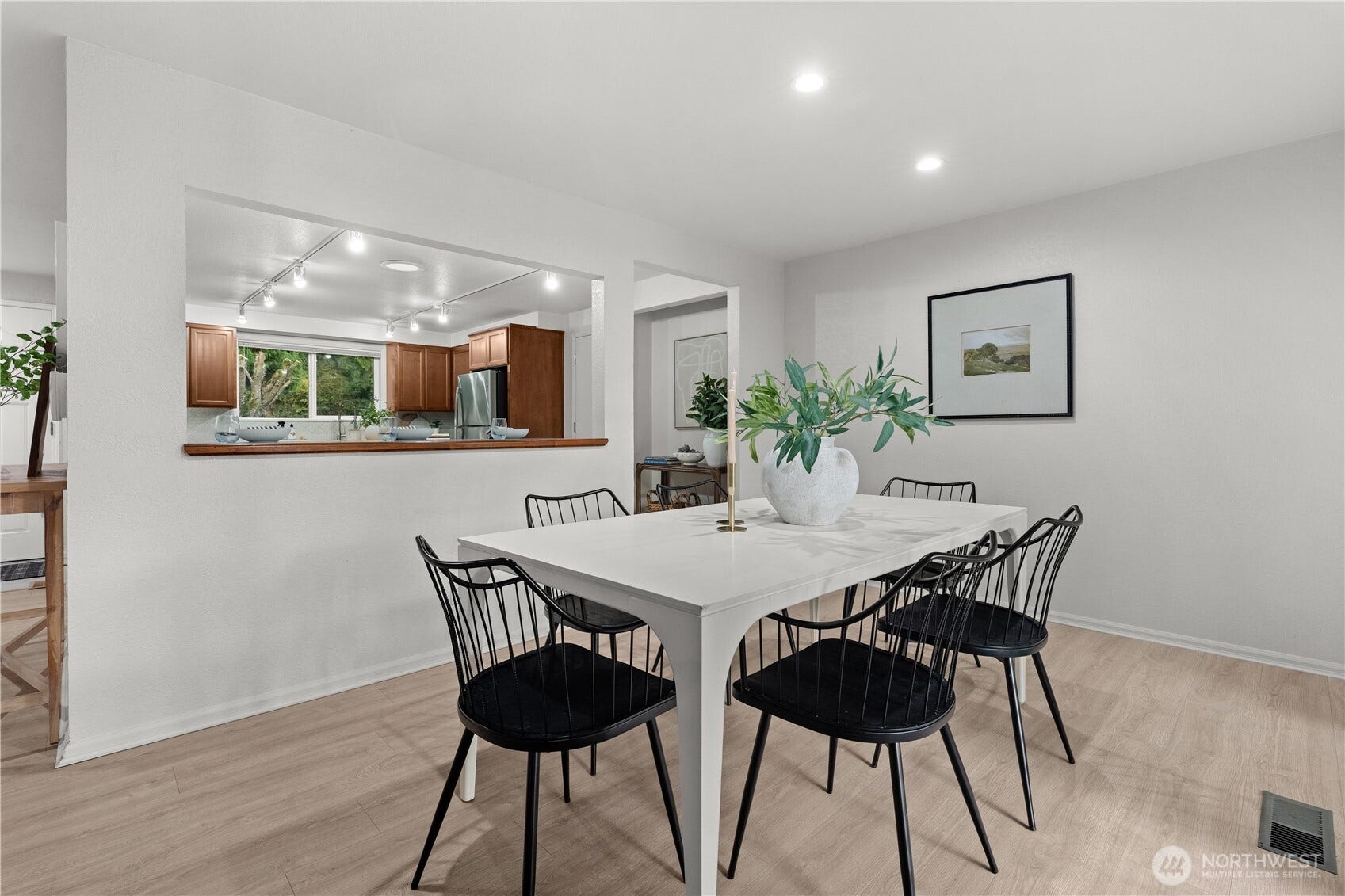 8812 86th Avenue NW, Gig Harbor, WA 98335 Dining room and breakfast bar