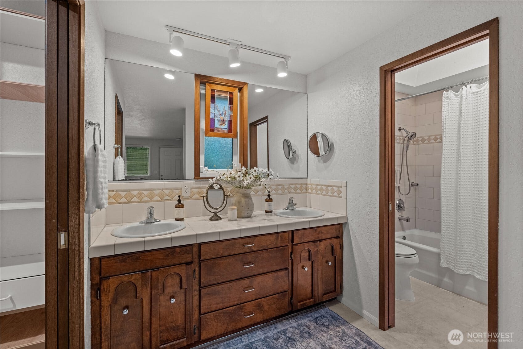 8812 86th Avenue NW, Gig Harbor, WA 98335 Primary bathroom