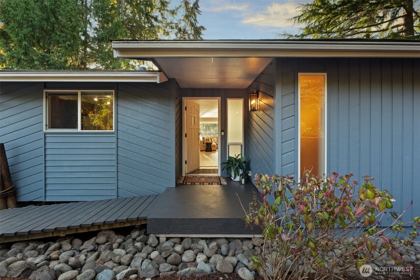 8812 86th Avenue NW, Gig Harbor, WA 98335 Bright entry way looking straight out to the water