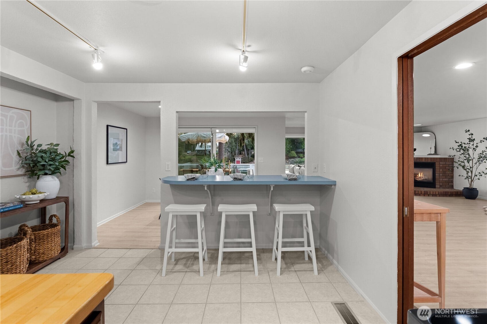 8812 86th Avenue NW, Gig Harbor, WA 98335 Kitchen with breakfast bar with water views