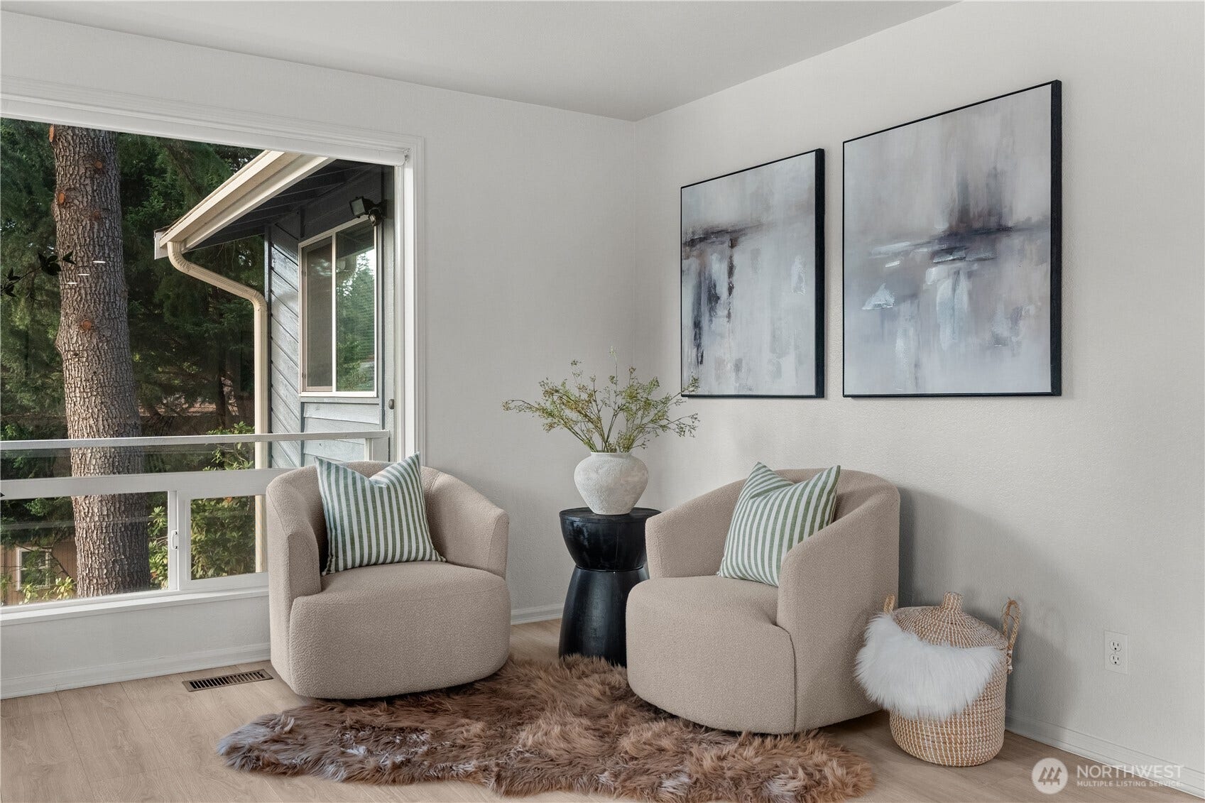 8812 86th Avenue NW, Gig Harbor, WA 98335 Cozy living room