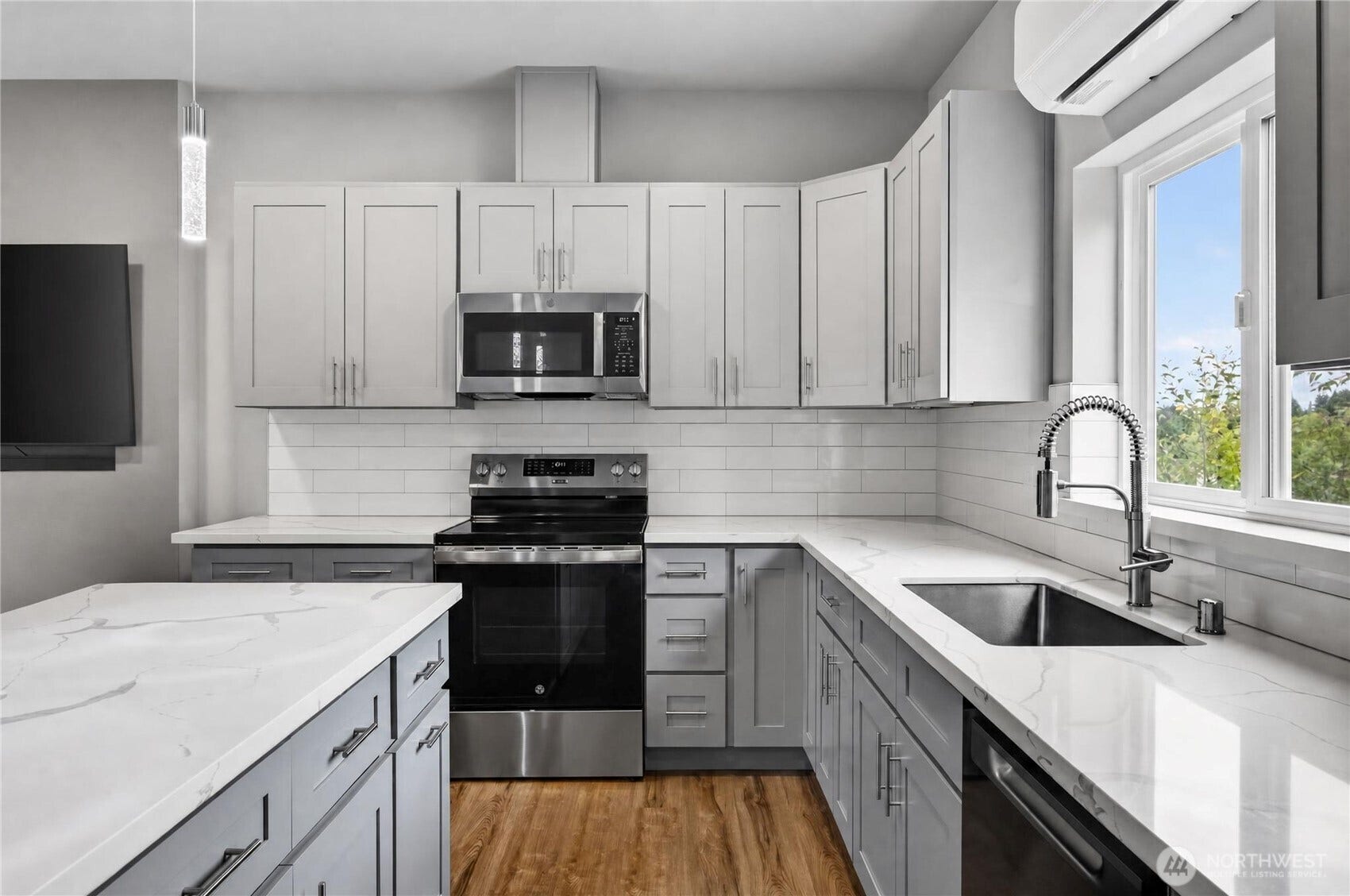 1806 25th Street, Snohomish, WA 98290 Quartz countertops and stainless steel appliances