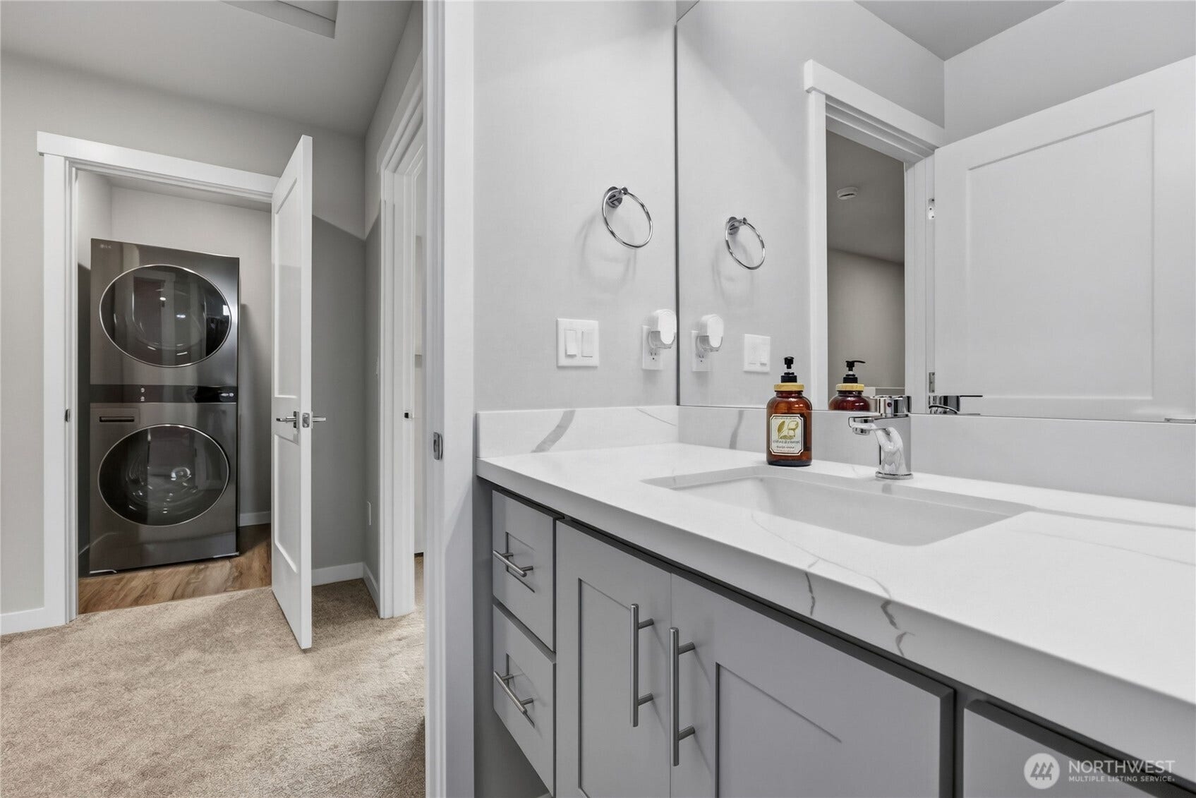 1806 25th Street, Snohomish, WA 98290 Full bath next to bedroom 3