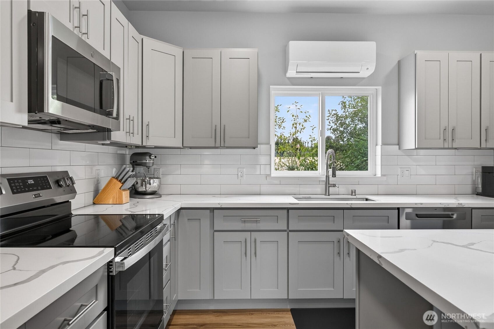 1806 25th Street, Snohomish, WA 98290 Quartz countertops and stainless steel appliances