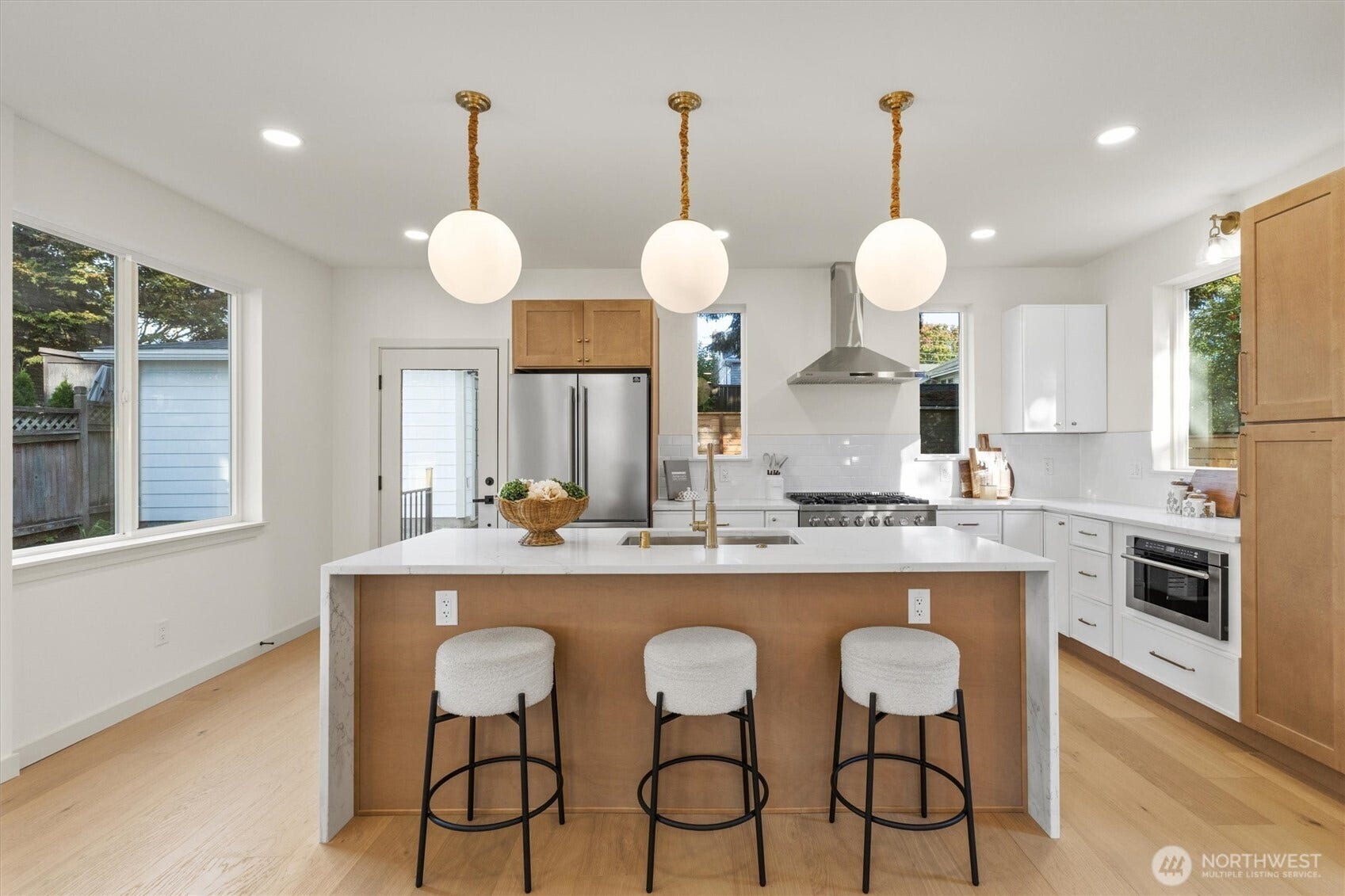 6706 Holly Place SW, Seattle, WA 98136 6706 Holly Place SW, Seattle, WA 98136