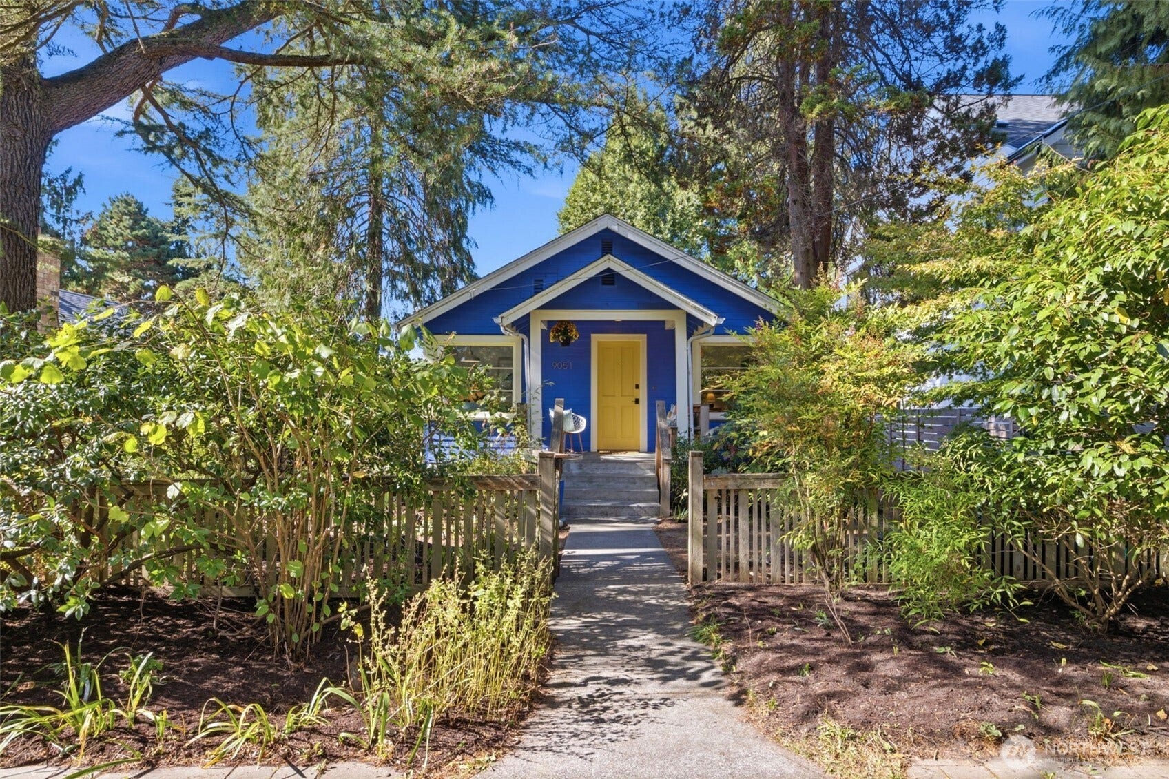 9051 2nd Avenue NW, Seattle, WA 98117 Welcome to the Han Blue house.