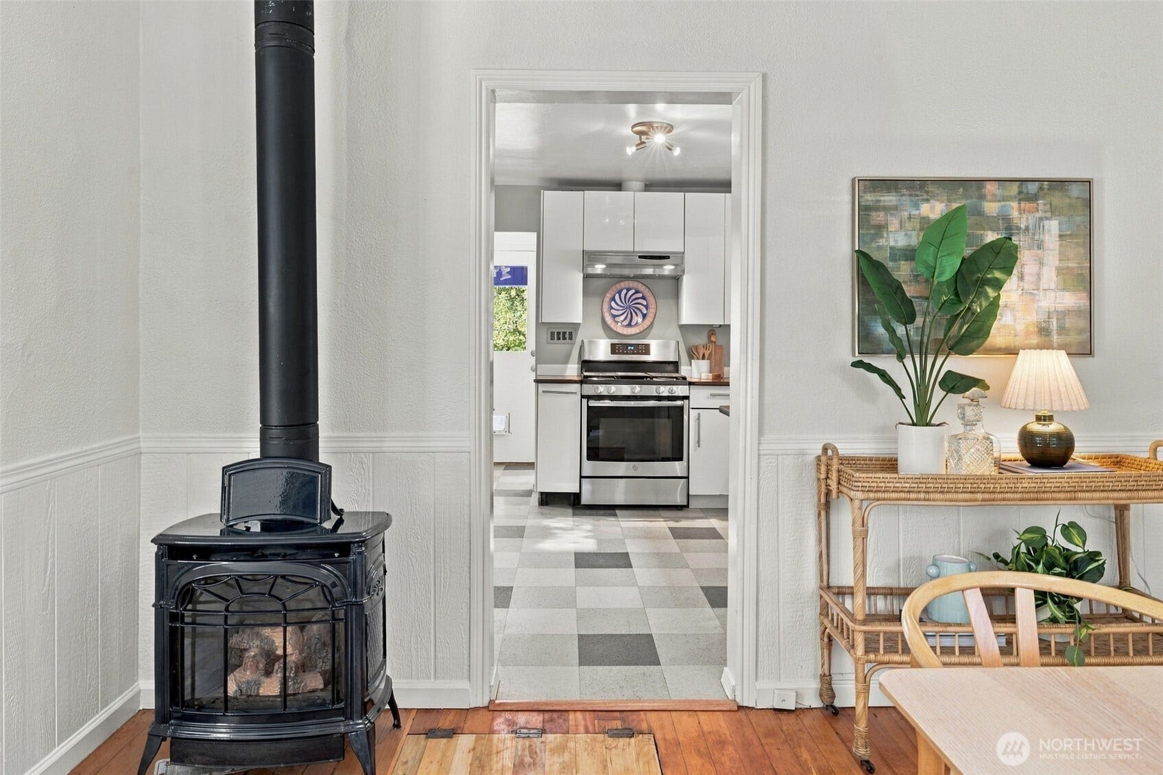 9051 2nd Avenue NW, Seattle, WA 98117 Gas stove.