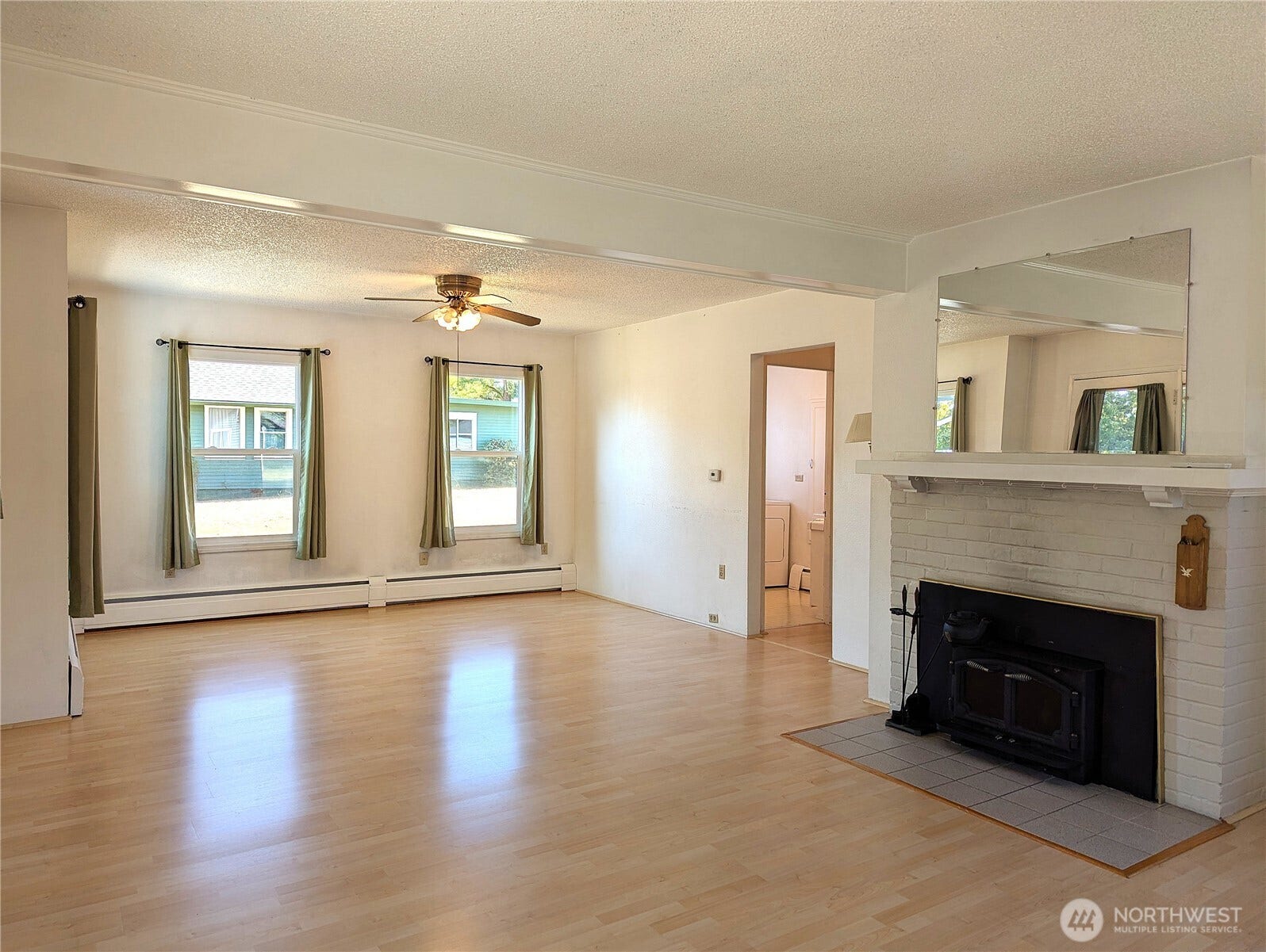 201 Brandywine Avenue, Dupont, WA 98327 Laminate hardwood flooring