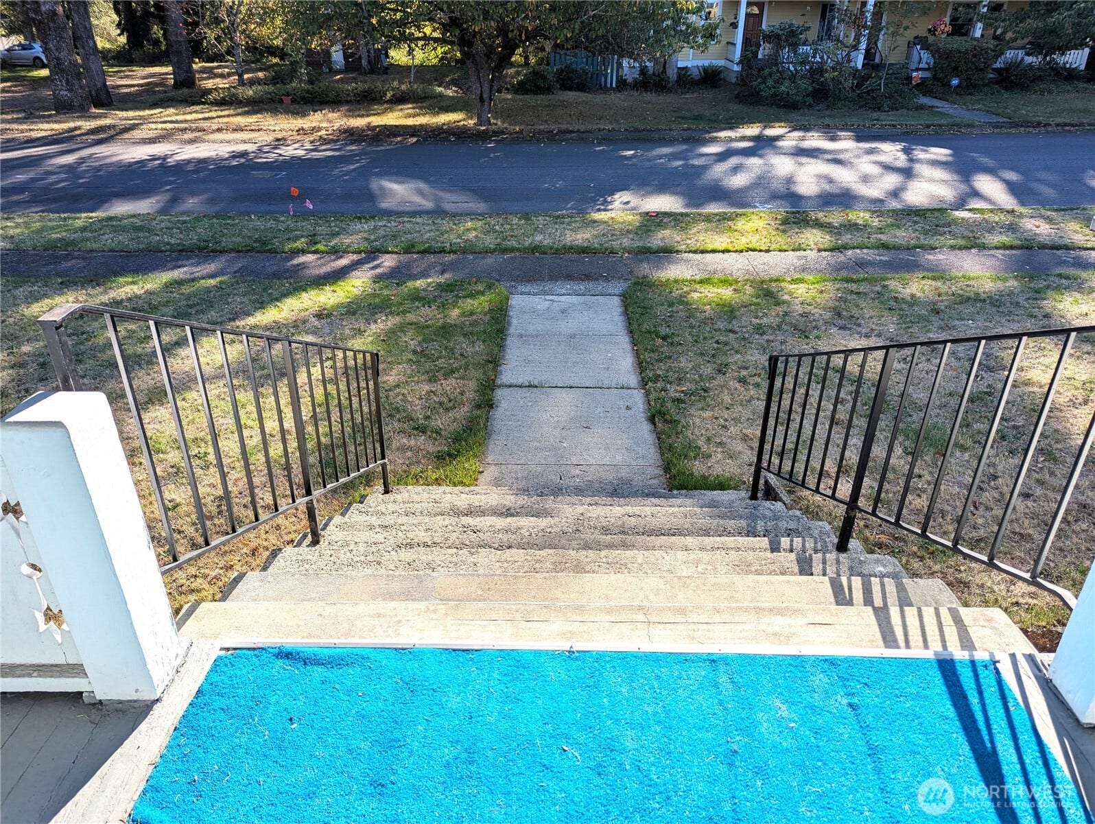 201 Brandywine Avenue, Dupont, WA 98327 Nice wide stairs to enter from Brandywine Ave