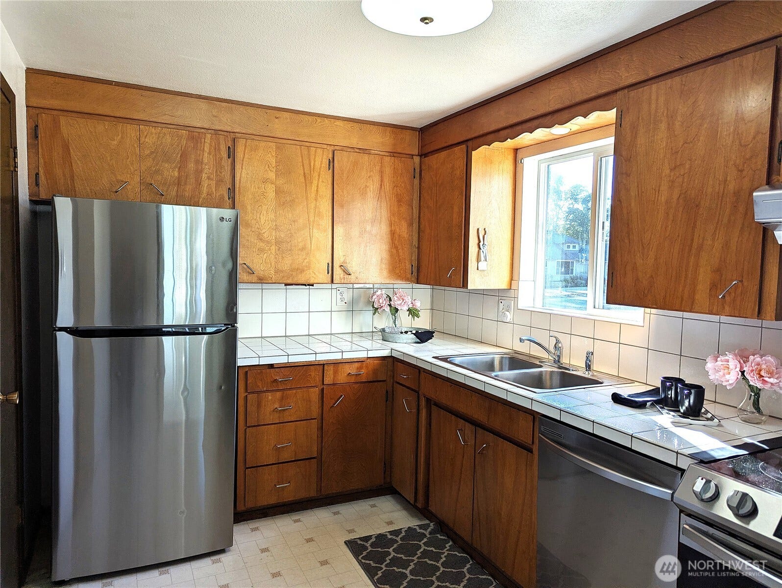 201 Brandywine Avenue, Dupont, WA 98327 Lots of countertop space