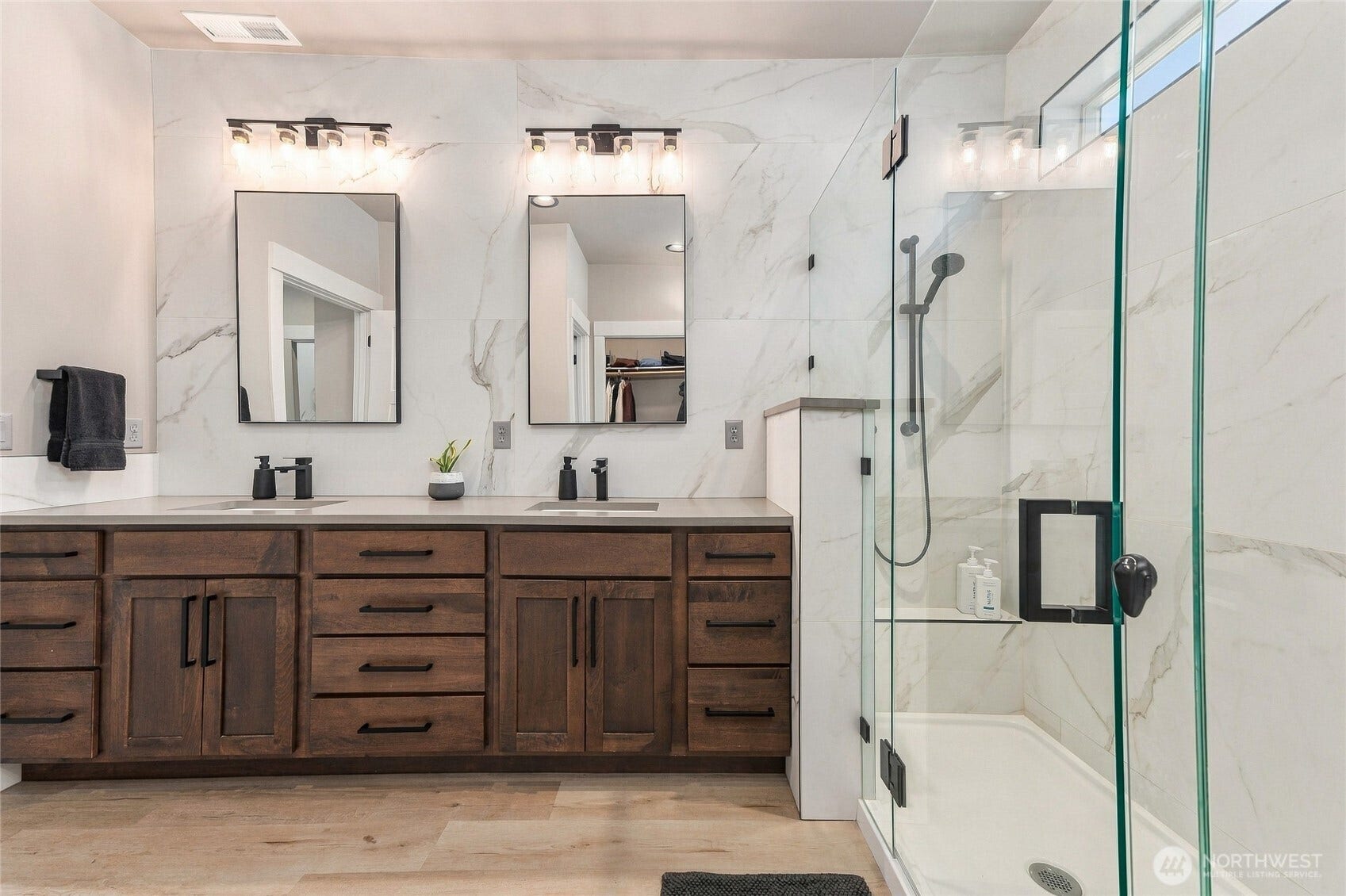 Primary Bath w/Large Walk-in Shower